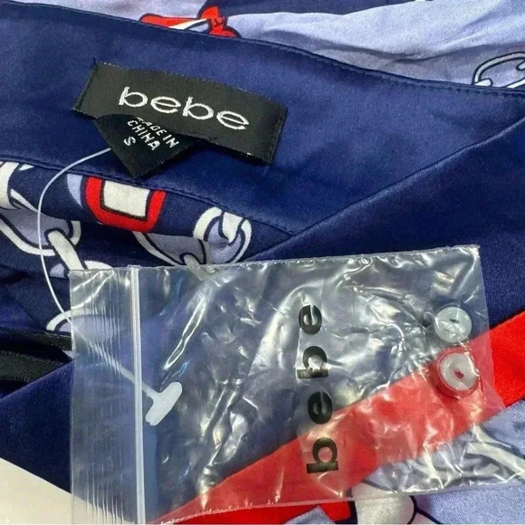 NWT Bebe silk sleeveless, openhigh neck blouse size small - Picture 5 of 11